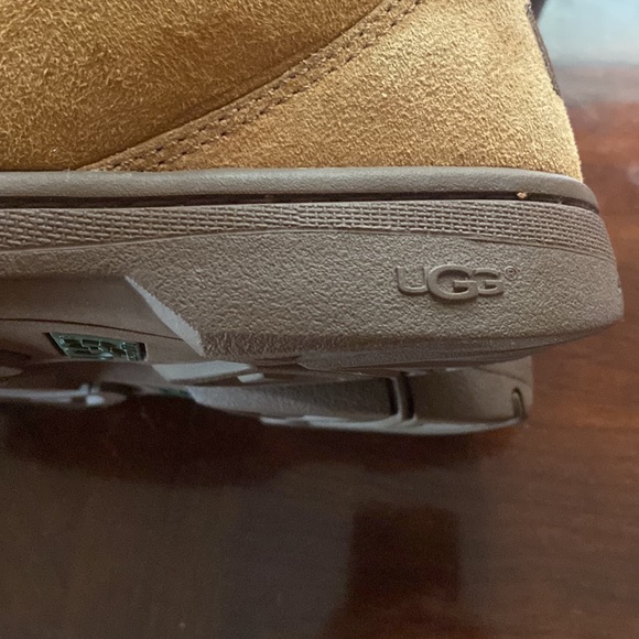 🦊Ugg great condition. Perfect and durable winter boot. Comfortable to wear. - Picture 7 of 11